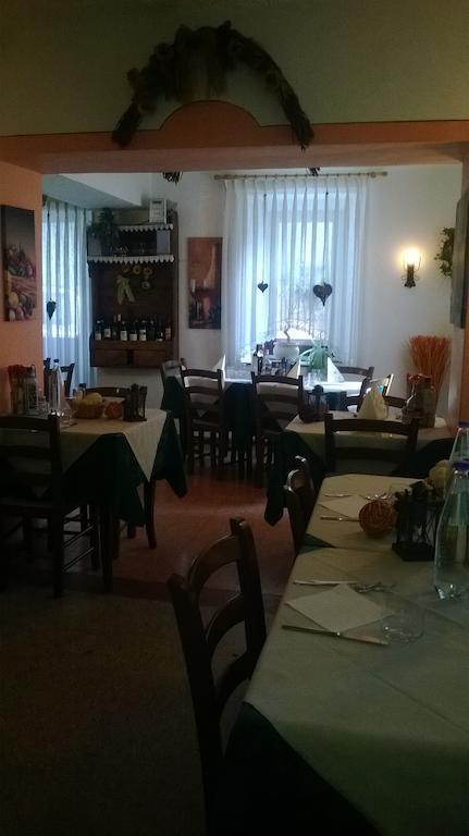 La Favorita Panzió Lozzo Cadore Szoba fotó